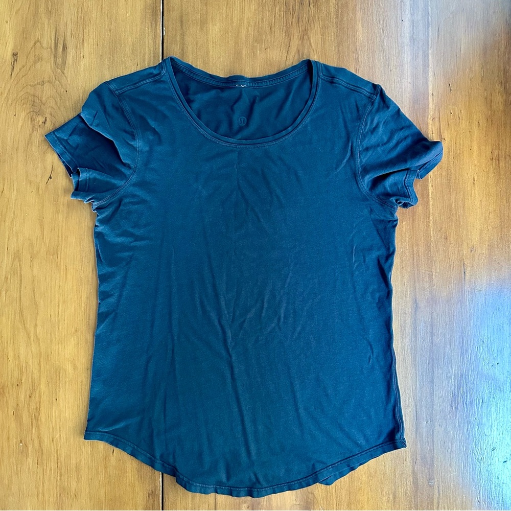 Lululemon Women’s Black T-Shirt